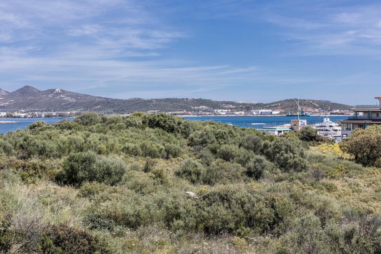 Homey Experience - Navy Sea View Apartments Olbia Buitenkant foto